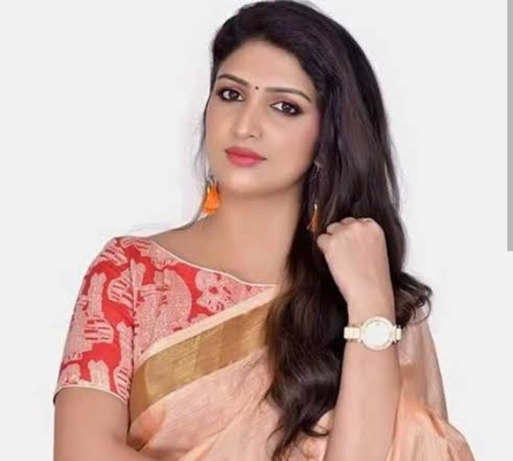 Divya Sreedhar Biography